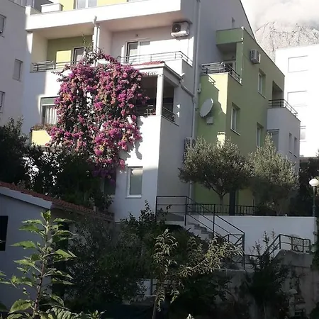 Family Jovic Apartment Makarska