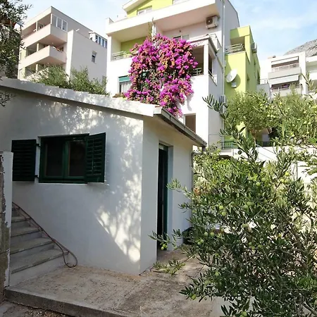 Family Jovic Apartment Makarska